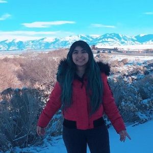 Meet your Posher, Valeria